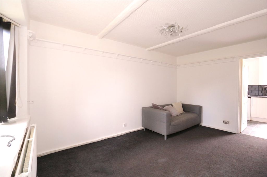 Property photo 3 of 9 Lounge