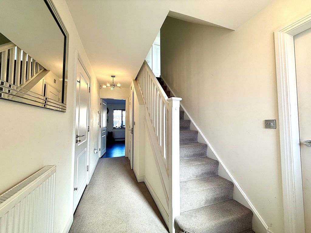 Property photo 2 of 28