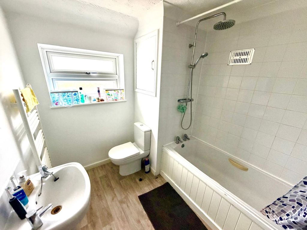 Property photo 3 of 7 Bathroom