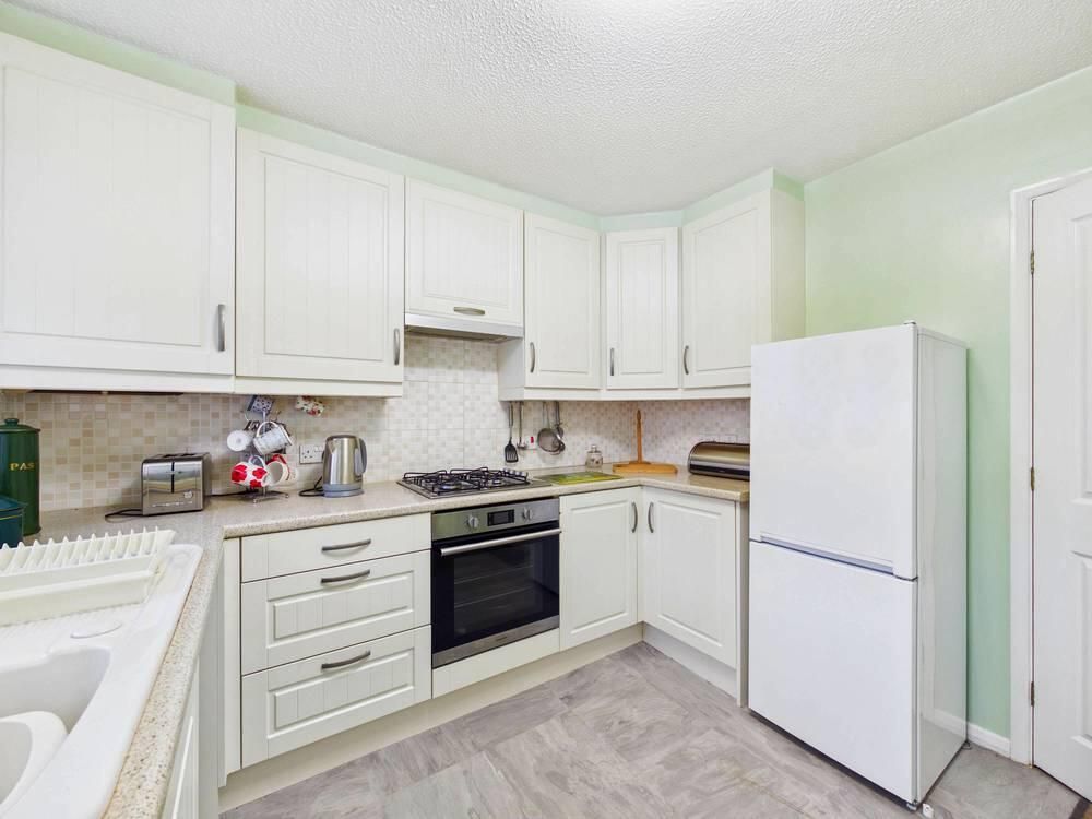 Property photo 2 of 12 Kitchen