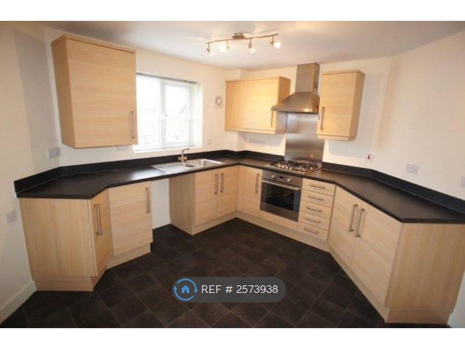 Property photo 3 of 10 Kitchen
