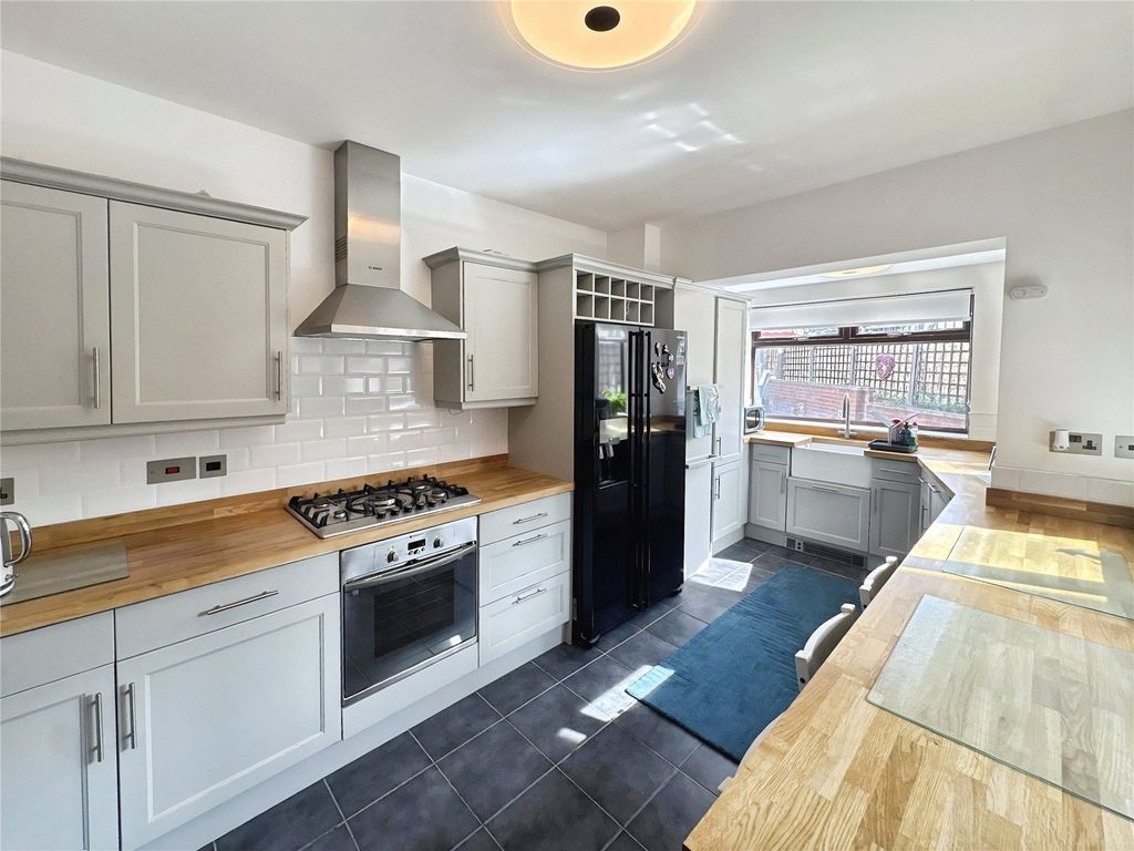 Property photo 3 of 14 Kitchen