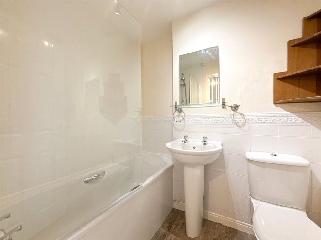 Property photo 3 of 27 Bathroom