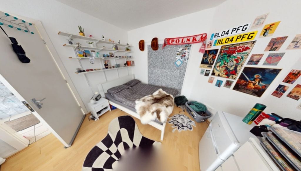 Property photo 3 of 7 A Cozy And Inviting Double Bedroom Featuring Vibra...