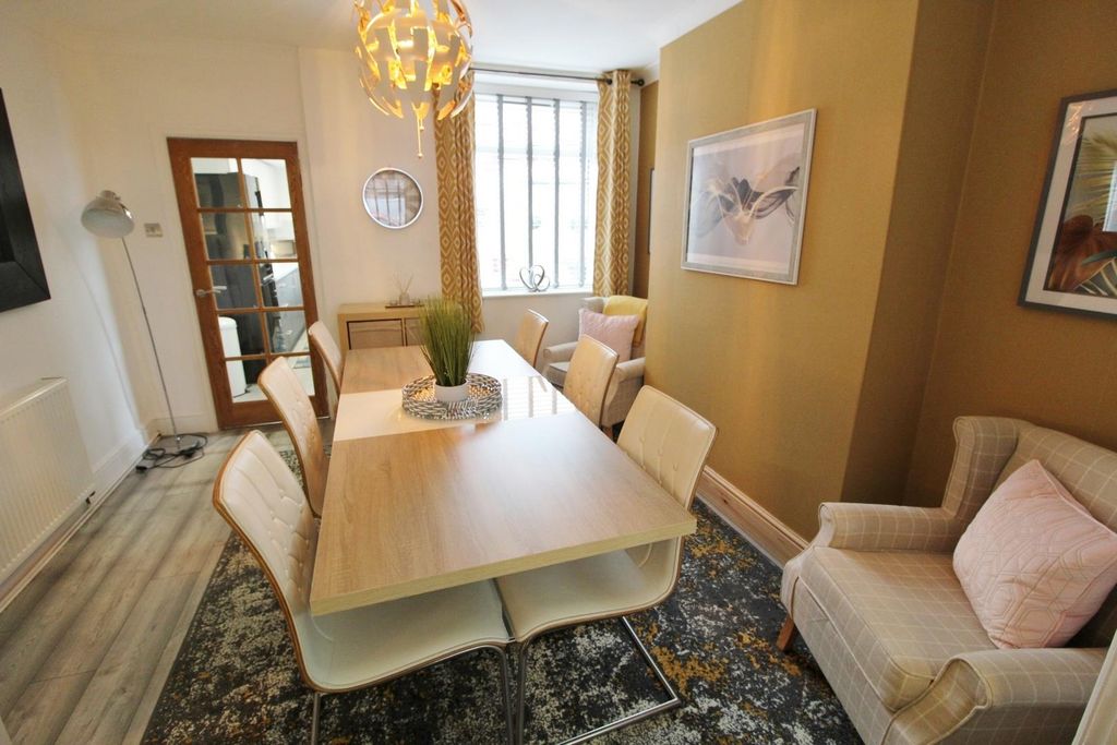Property photo 3 of 11 Dining Room