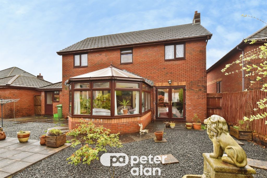 Property photo 2 of 21