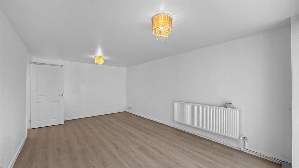 Property photo 3 of 15 0Db04Fb0B3Fdf3De6B3d194898670c64F4Bf0A9E.Jpg
