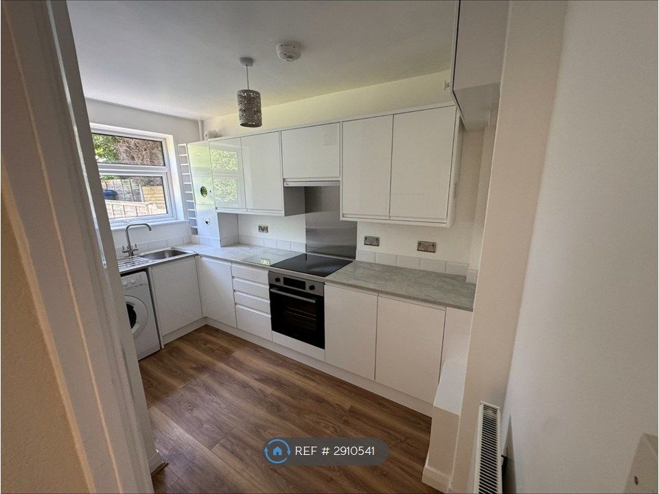 Property photo 2 of 14 Kitchen