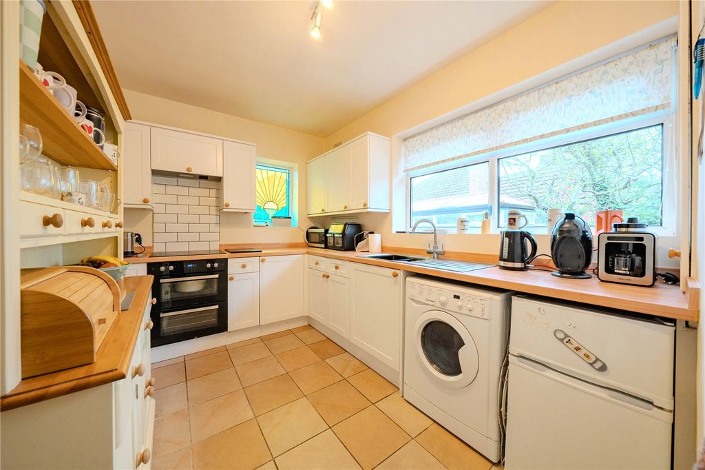 Property photo 3 of 12 Picture No. 11