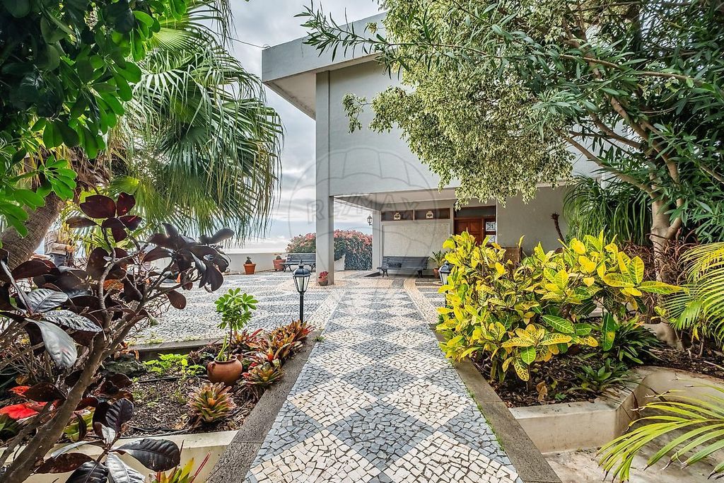 Property photo 2 of 28