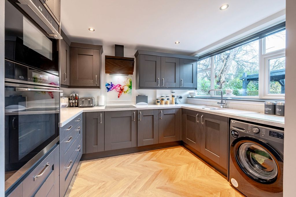 Property photo 3 of 25