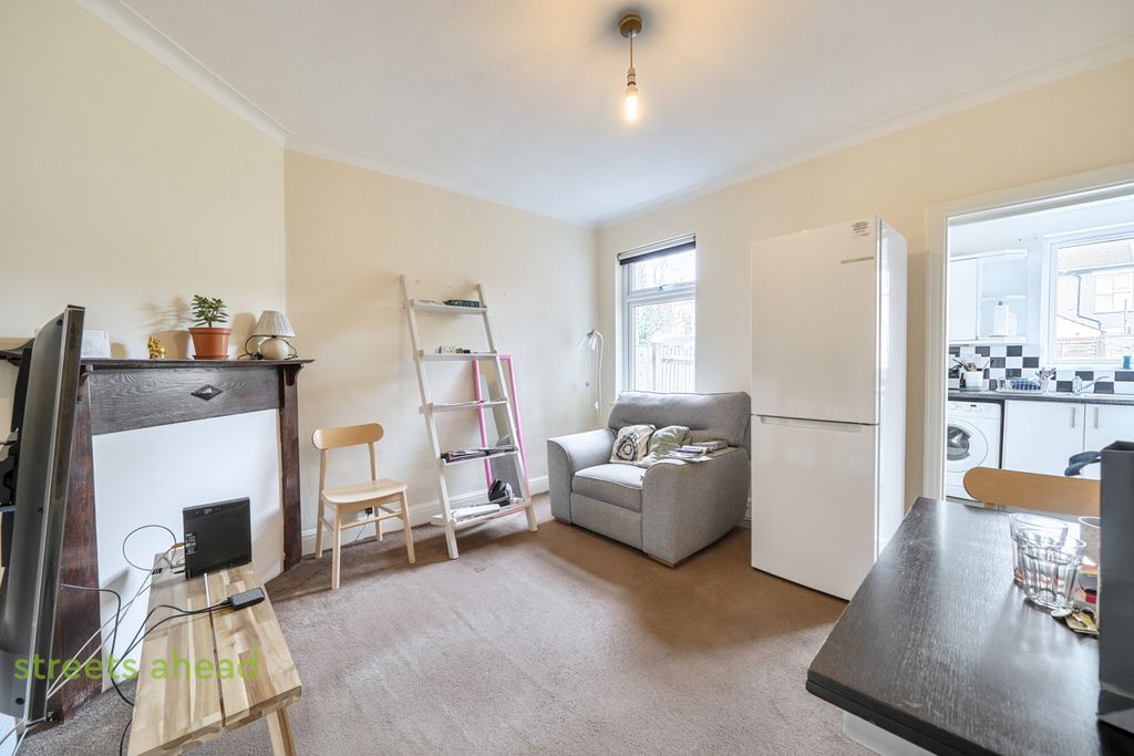 Property photo 2 of 16 A0391263-1Bd0-450...