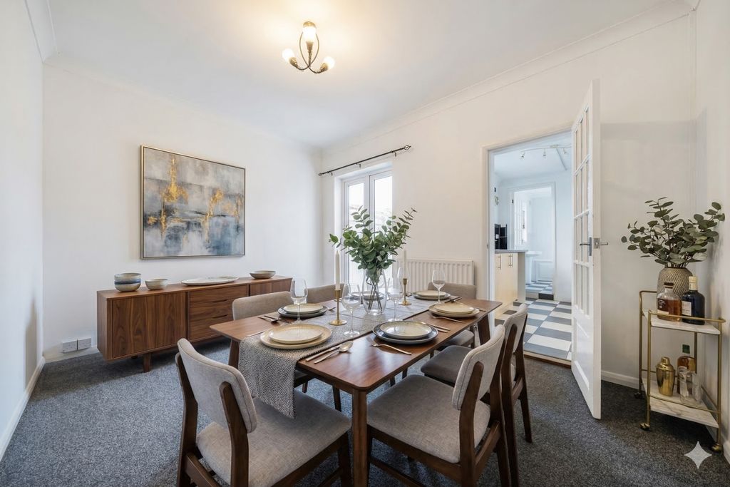 Property photo 3 of 9 Diner