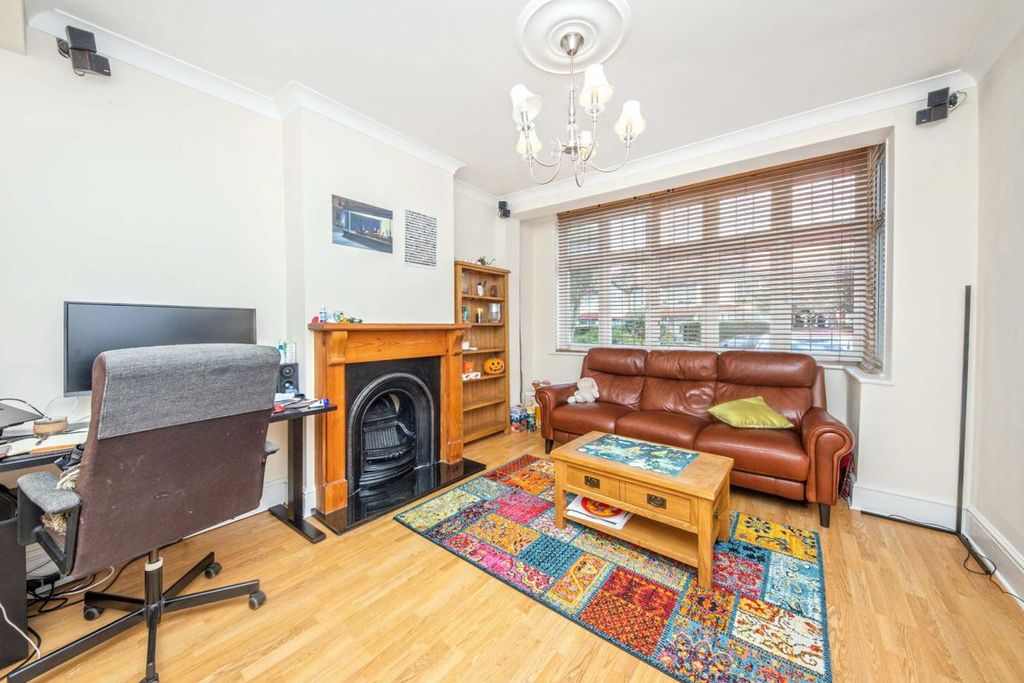 Property photo 3 of 6