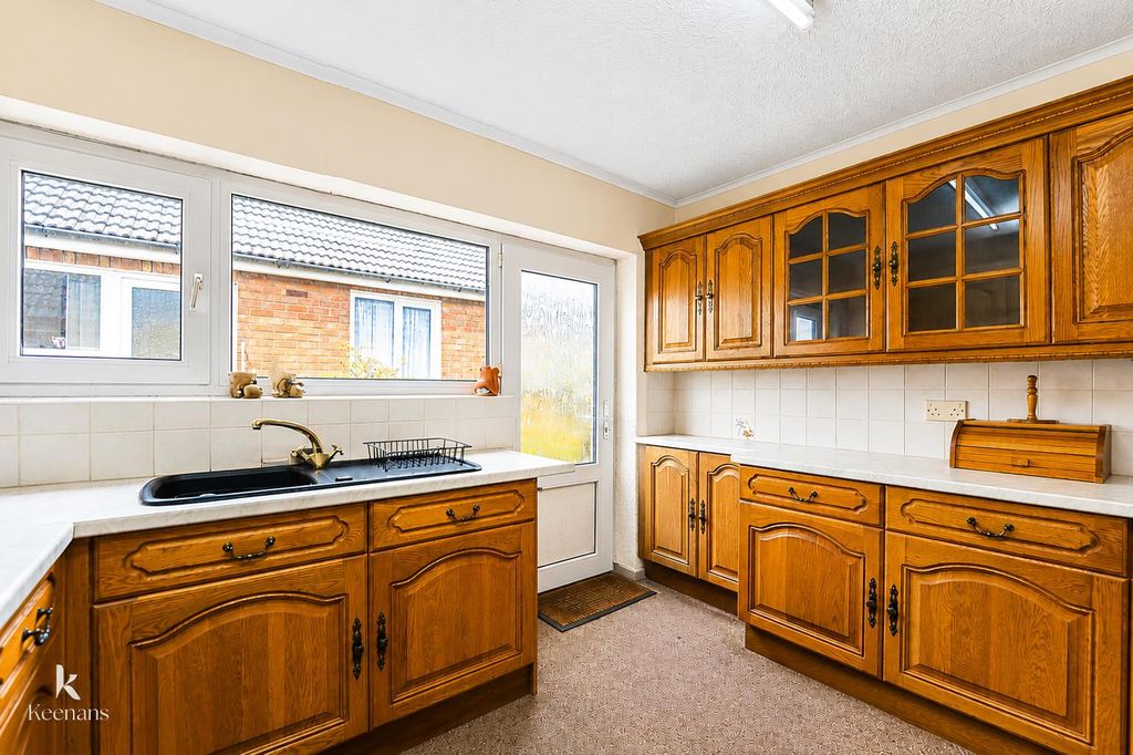 Property photo 2 of 24