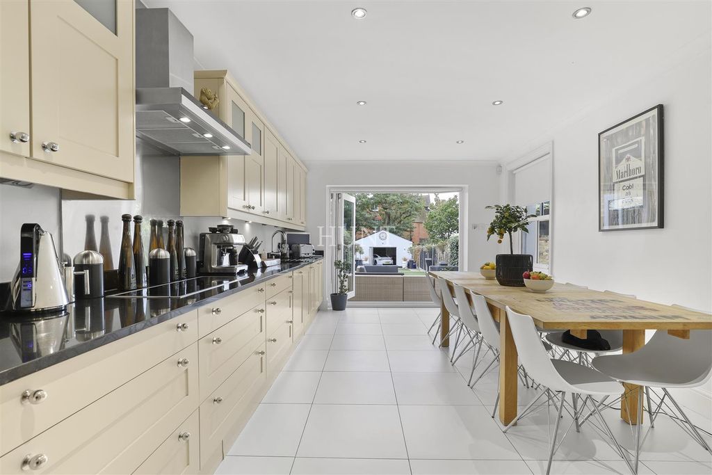 Property photo 2 of 45