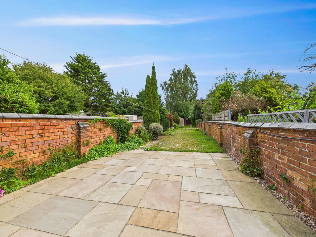 Property photo 3 of 19 Garden