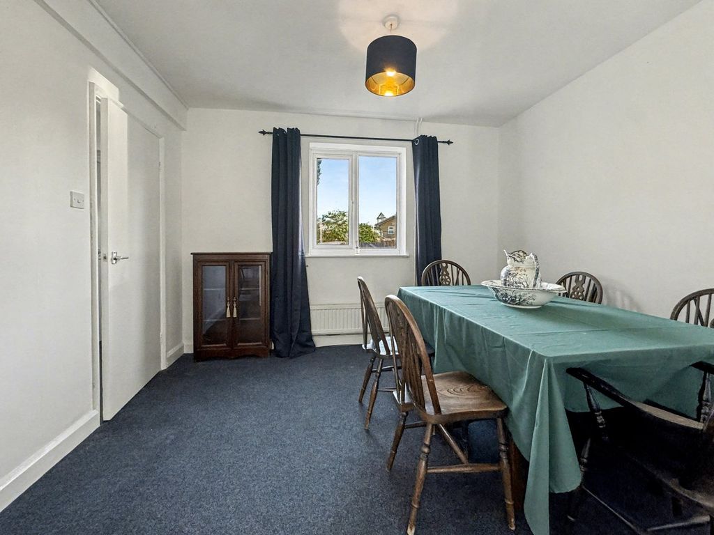 Property photo 3 of 25