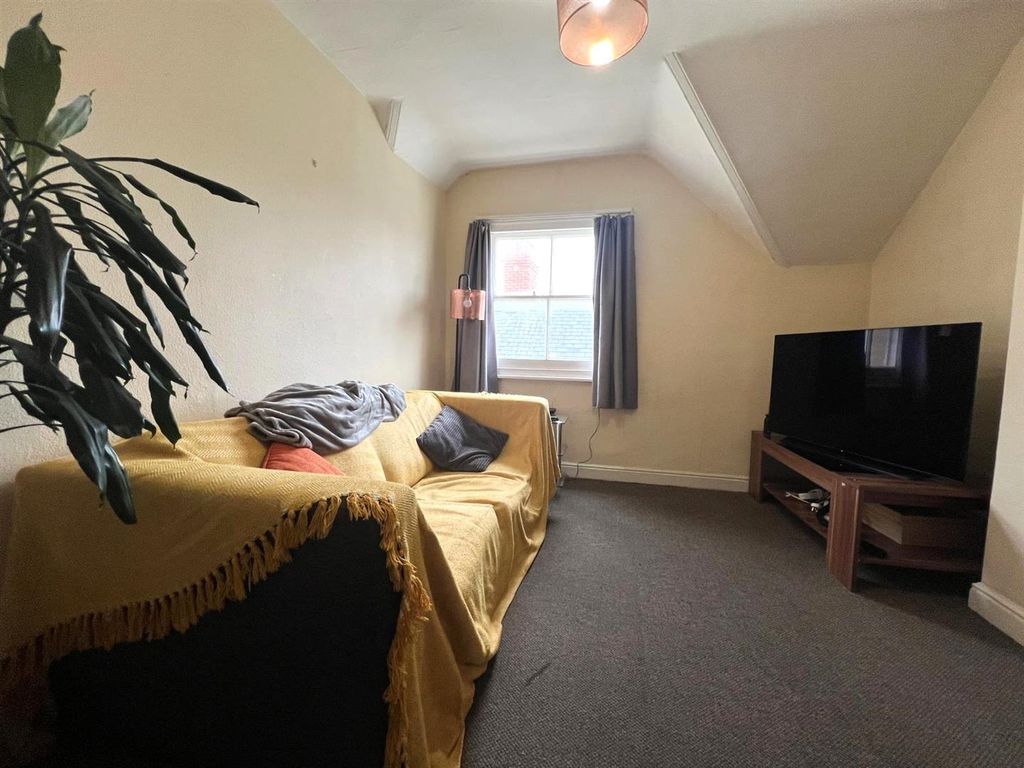 Property photo 1 of 6 Lounge.Jpg