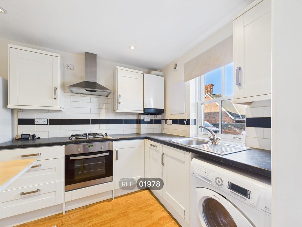 Property photo 3 of 8 Kitchen