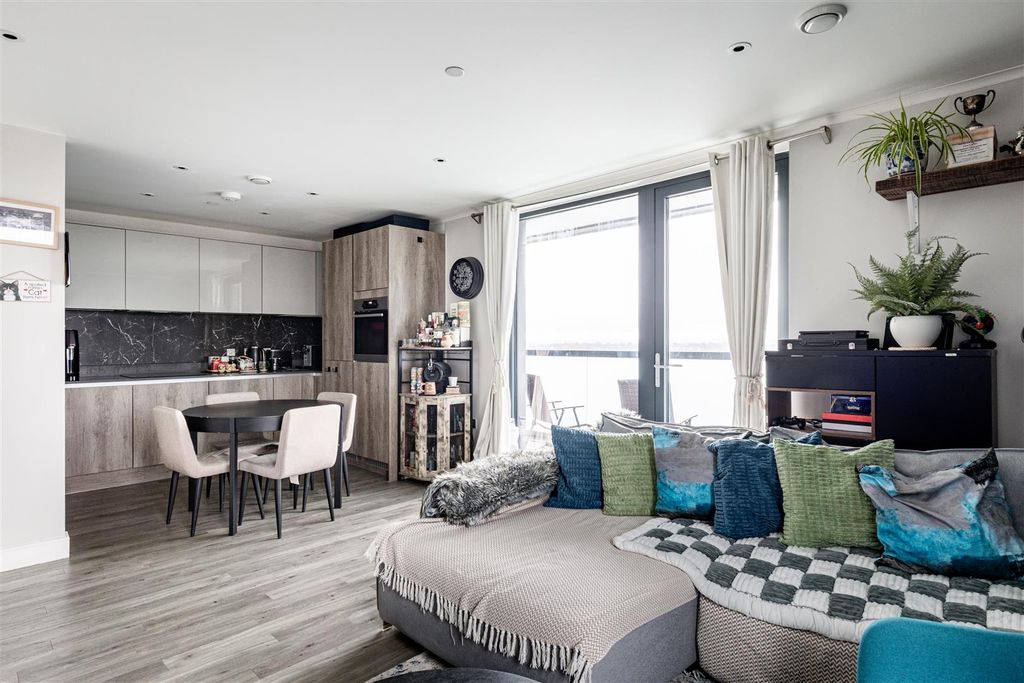 Property photo 3 of 10 Wheatstone House-13.Jpg