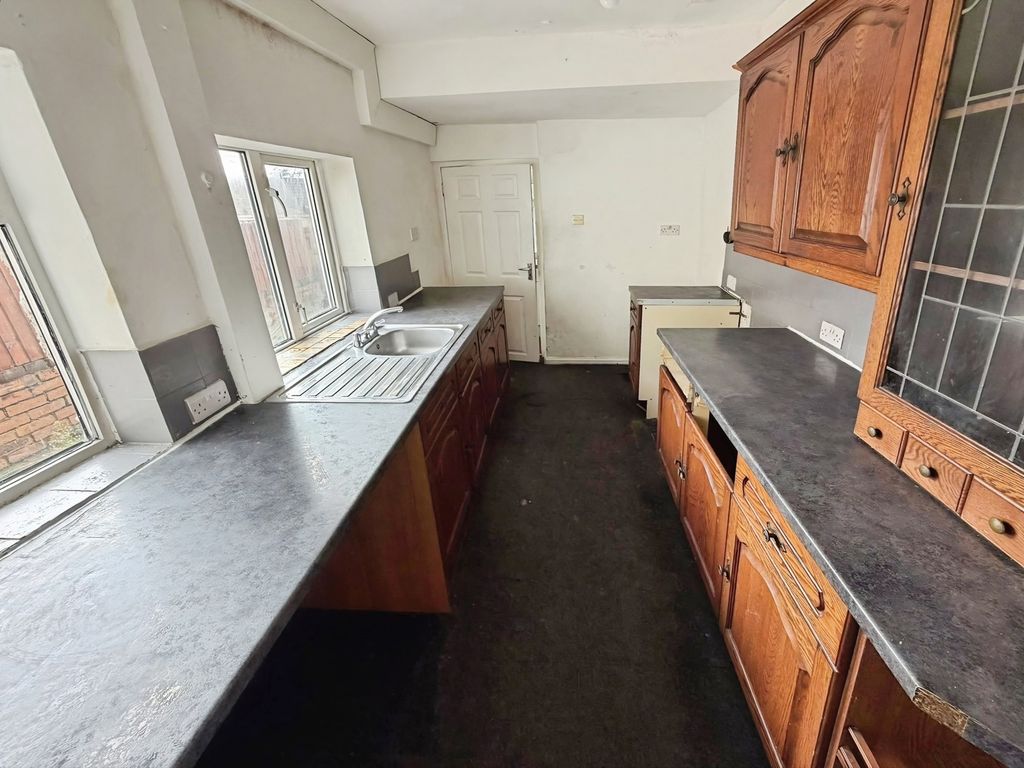 Property photo 3 of 16 Kitchen
