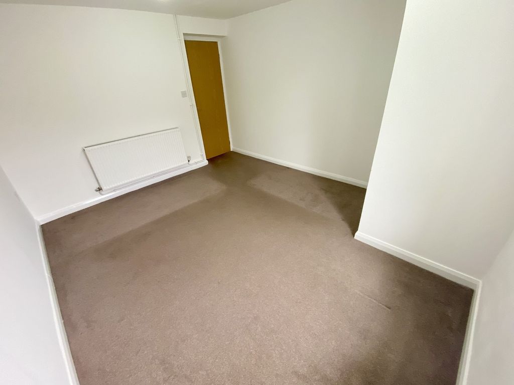 Property photo 3 of 16 Lounge