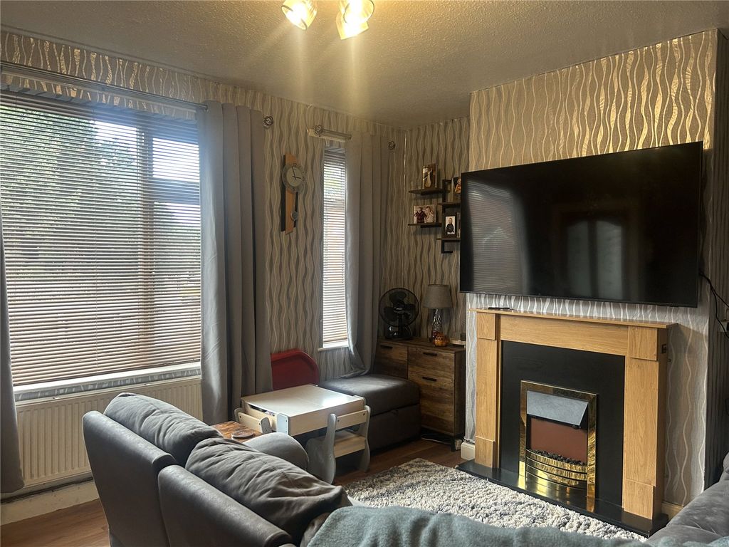 Property photo 3 of 15 Lounge