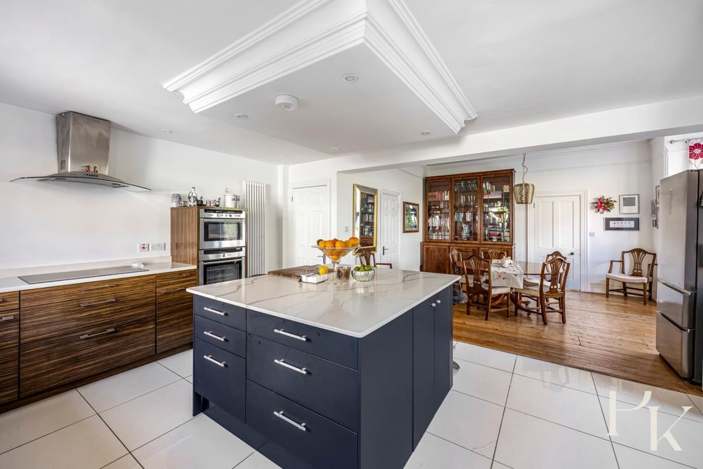 Property photo 2 of 25 Kitchen