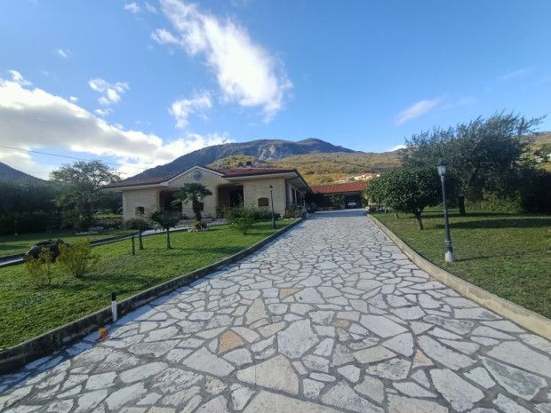 Property photo 2 of 20