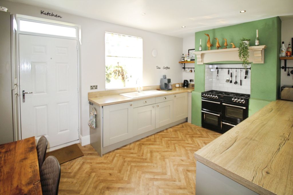 Property photo 3 of 16 Kitchen Diner