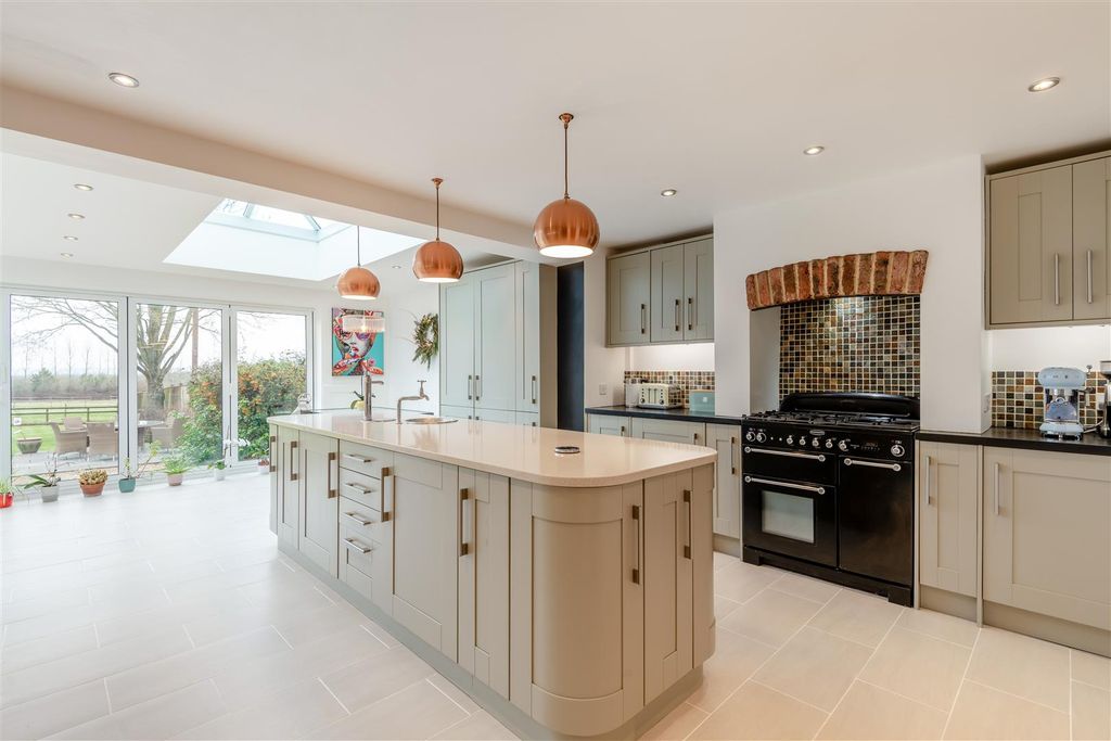 Property photo 1 of 20 Kitchen