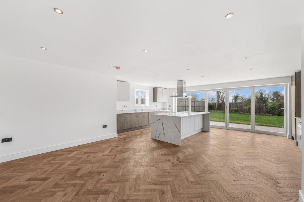 Property photo 2 of 27 Kitchen/Dining Room