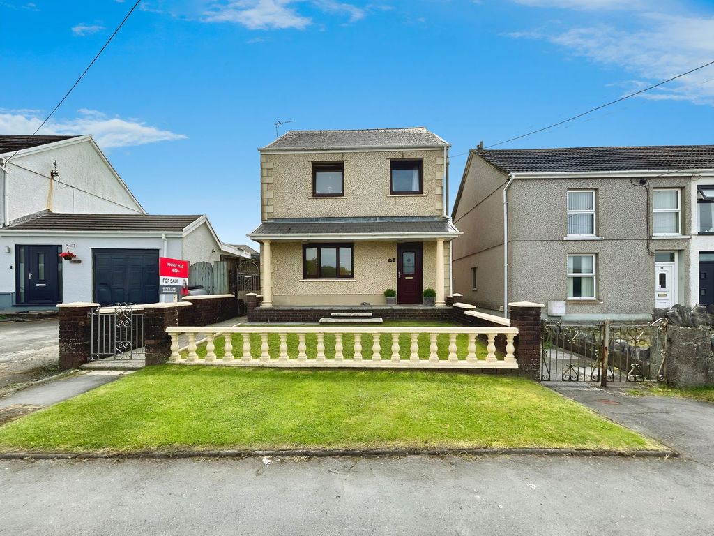 Property photo 1 of 32