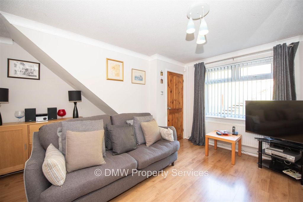 Property photo 2 of 10 Lounge