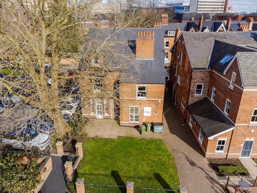 Property photo 3 of 9 9 Greenfield Crescent