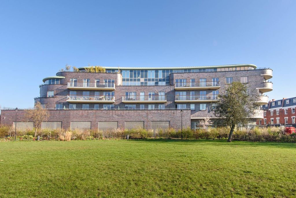 Property photo 2 of 11