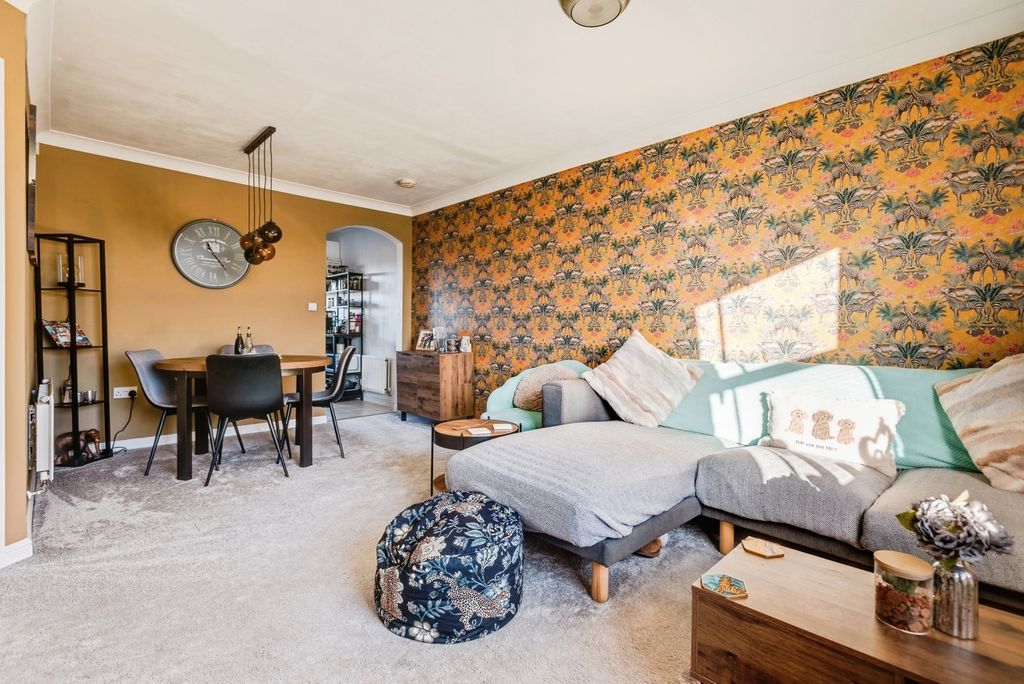 Property photo 2 of 20 Pbox-Img.Jpg