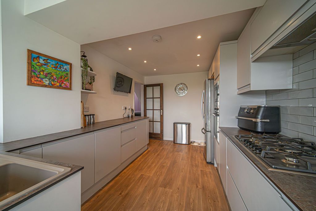 Property photo 2 of 52