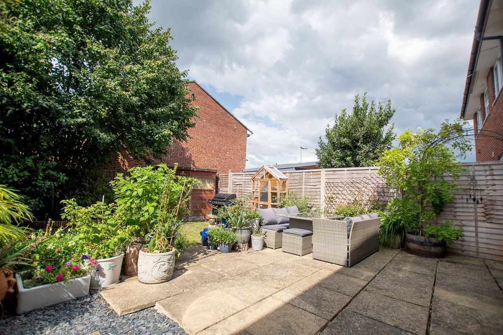 Property photo 3 of 14 Garden