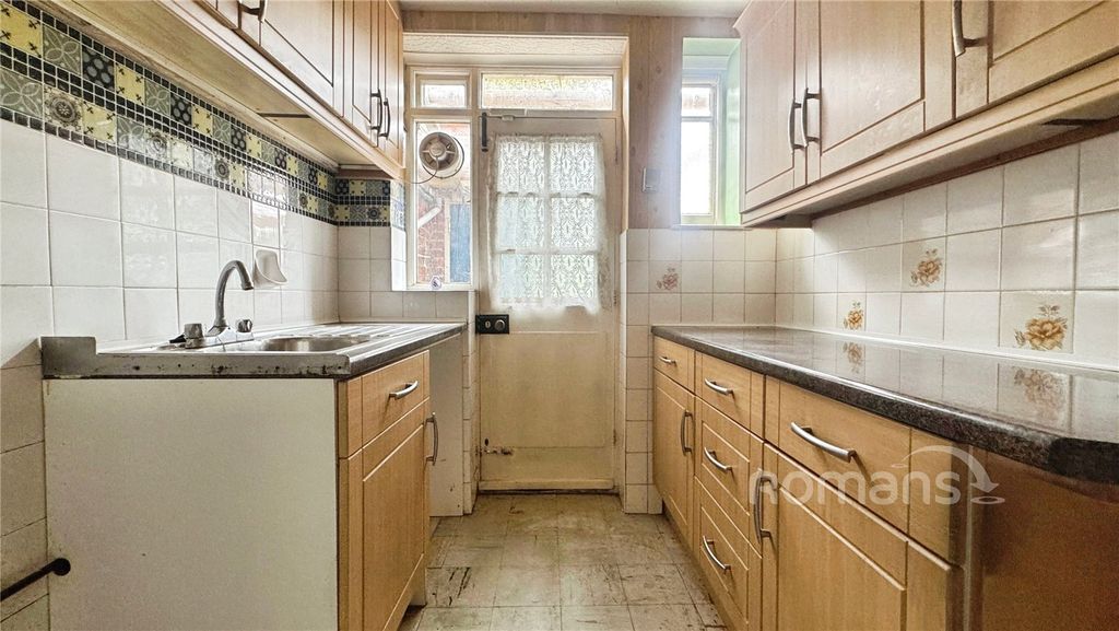 Property photo 3 of 12 Kitchen