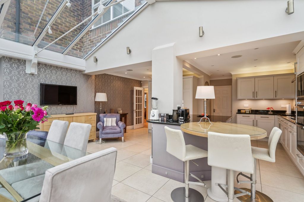 Property photo 2 of 18 Kitchen/Dining Room