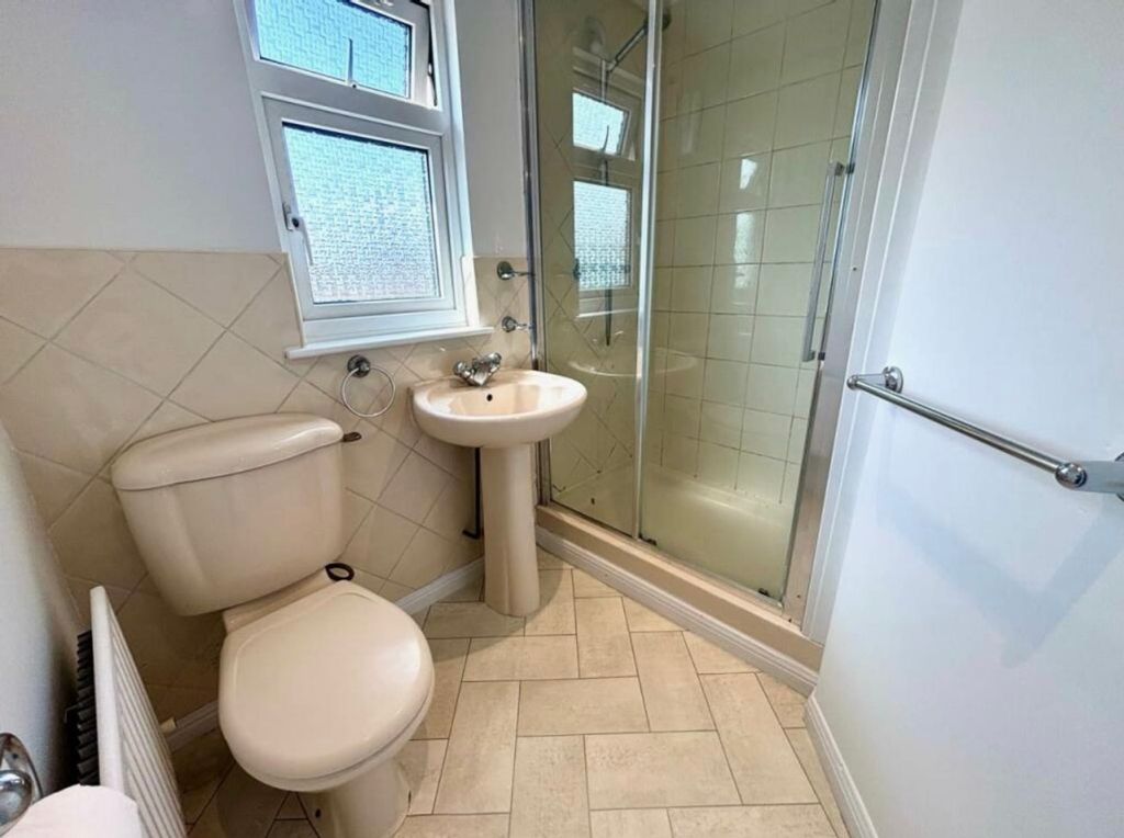 Property photo 3 of 13 A Bright And Clean Bathroom Featuring A Modern Sho...
