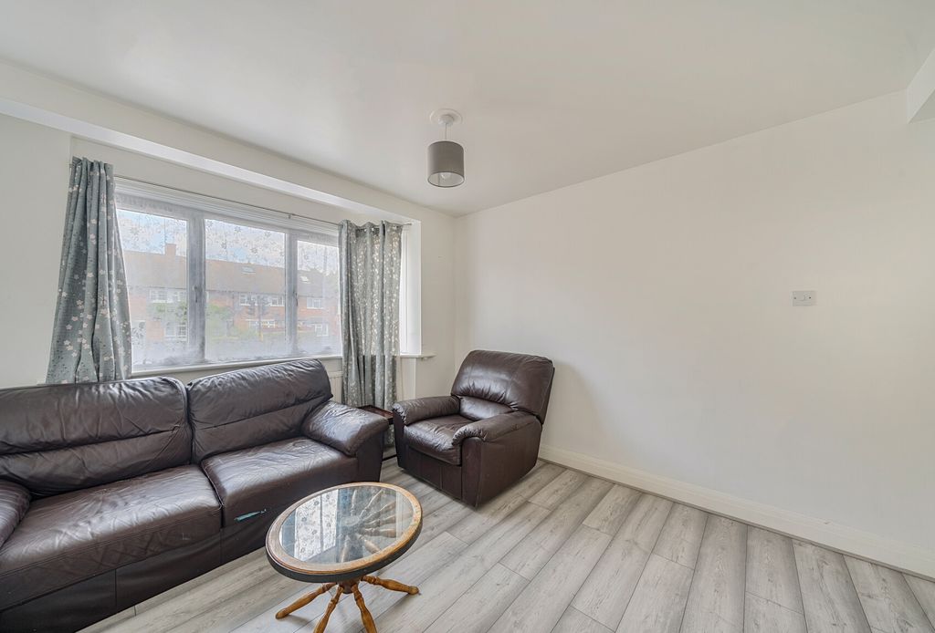 Property photo 3 of 13 1295844-7-682B38B...