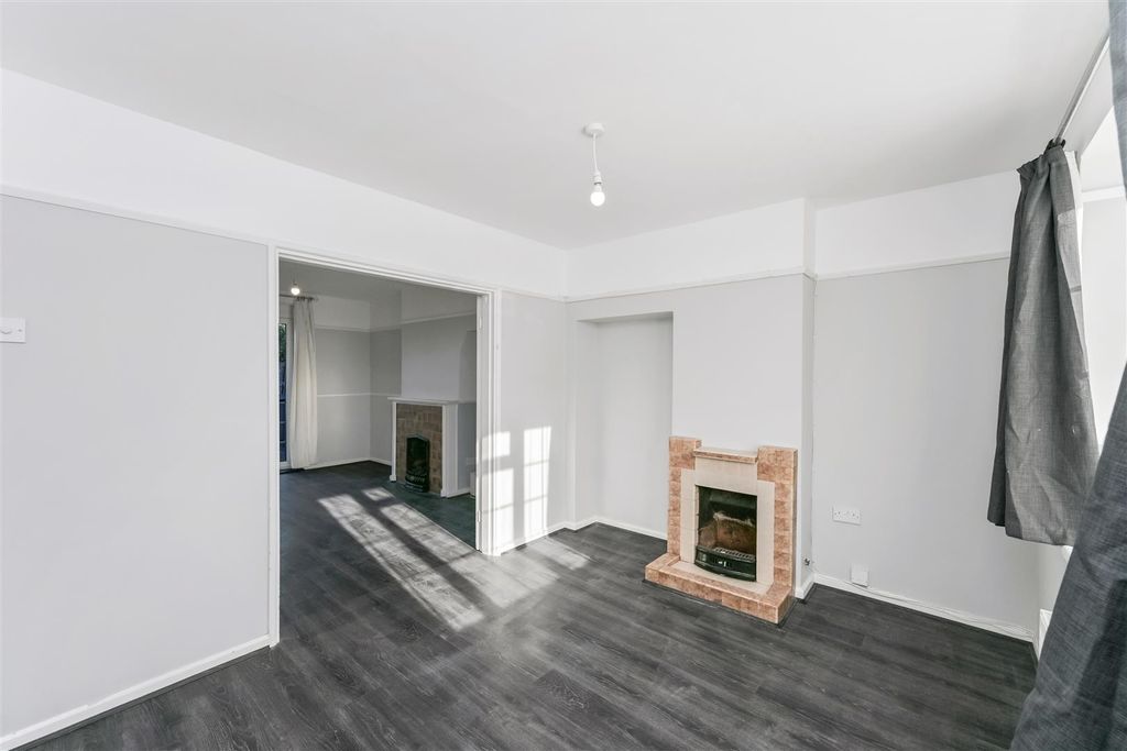 Property photo 2 of 28