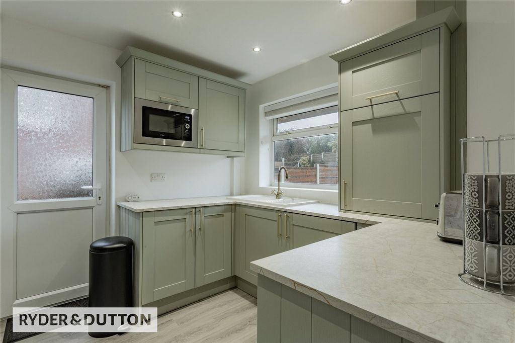 Property photo 1 of 17 Kitchen
