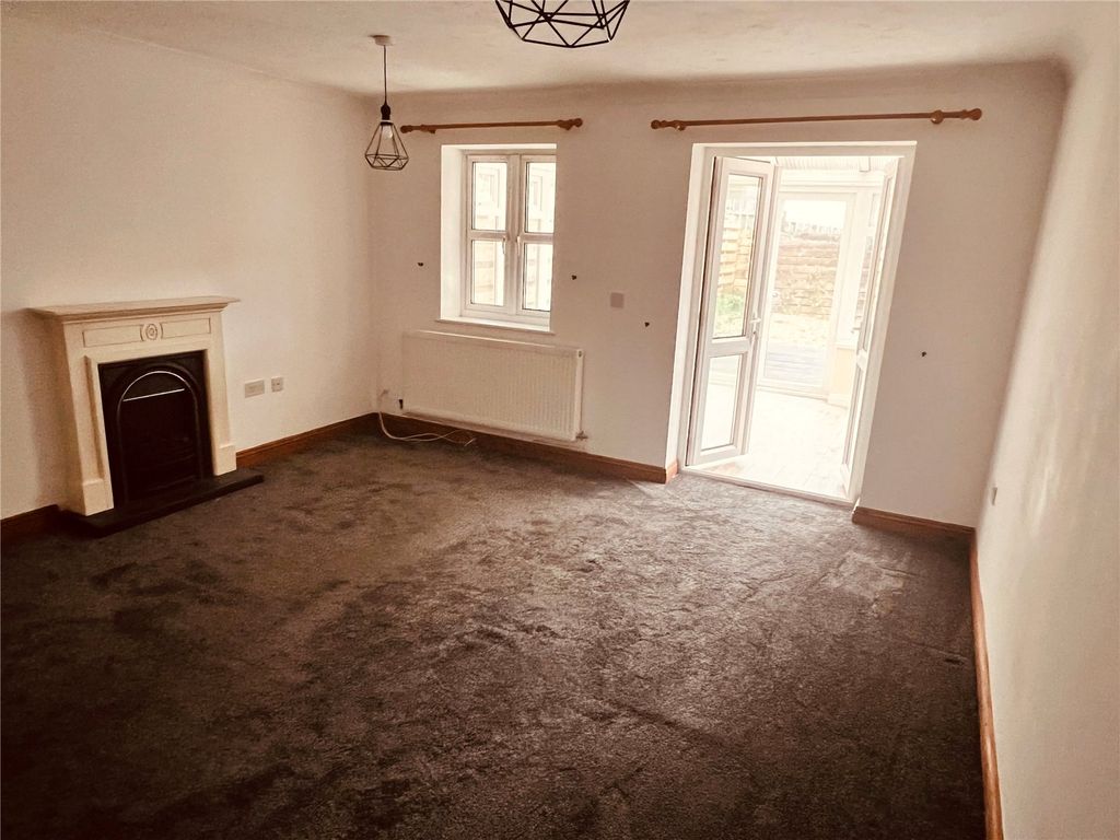 Property photo 2 of 21 Lounge