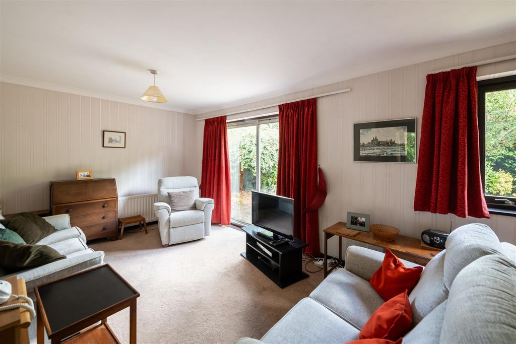 Property photo 2 of 11 44 Wheatfield Way Internals-5.Jpg