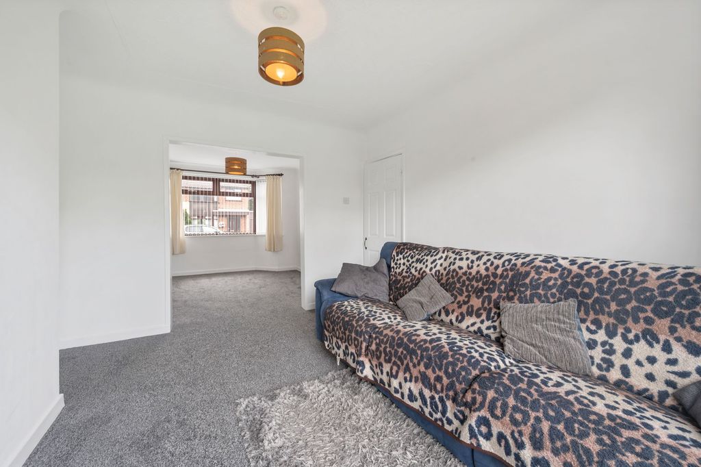 Property photo 2 of 31