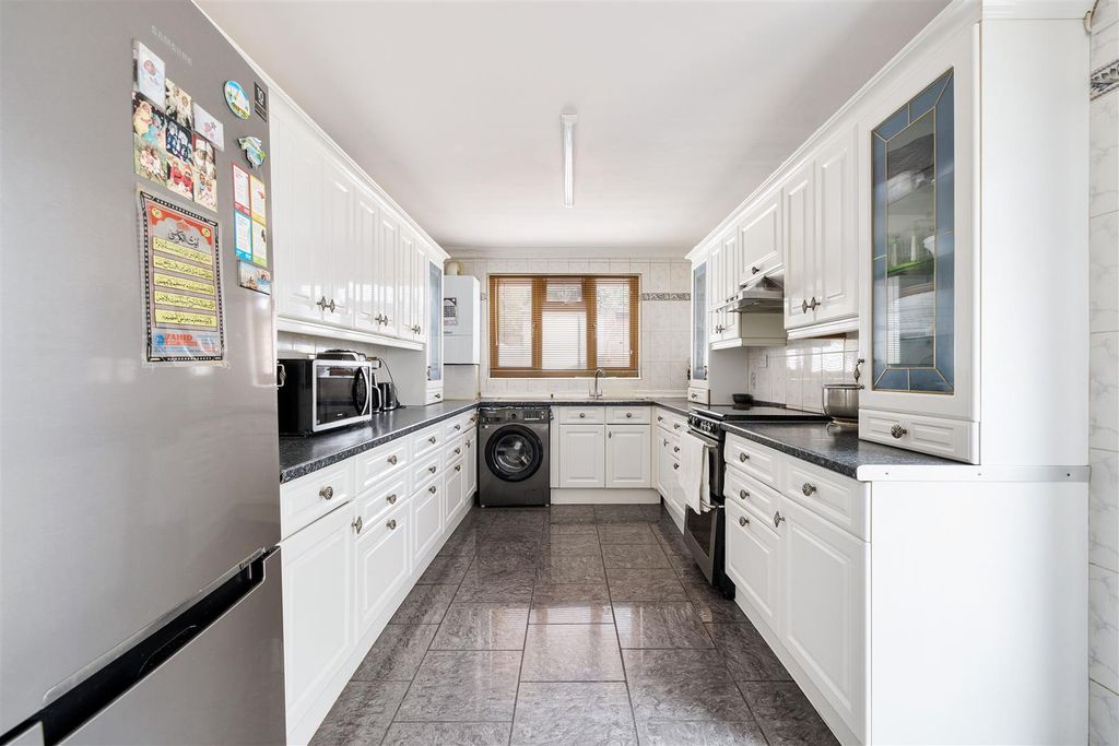 Property photo 3 of 27 Dames Road E7
